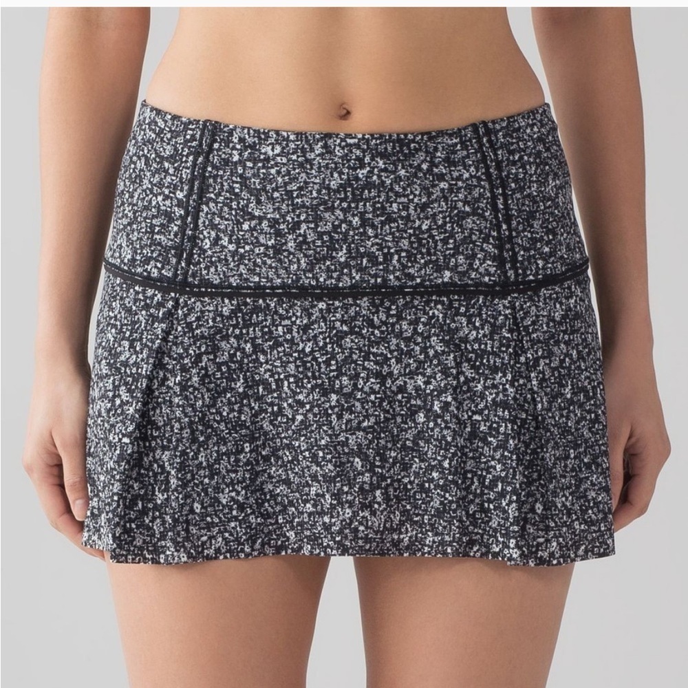 Lululemon Lost In Pace Skirt in Daisy Alpine White Black Women’s Size 6 Tall